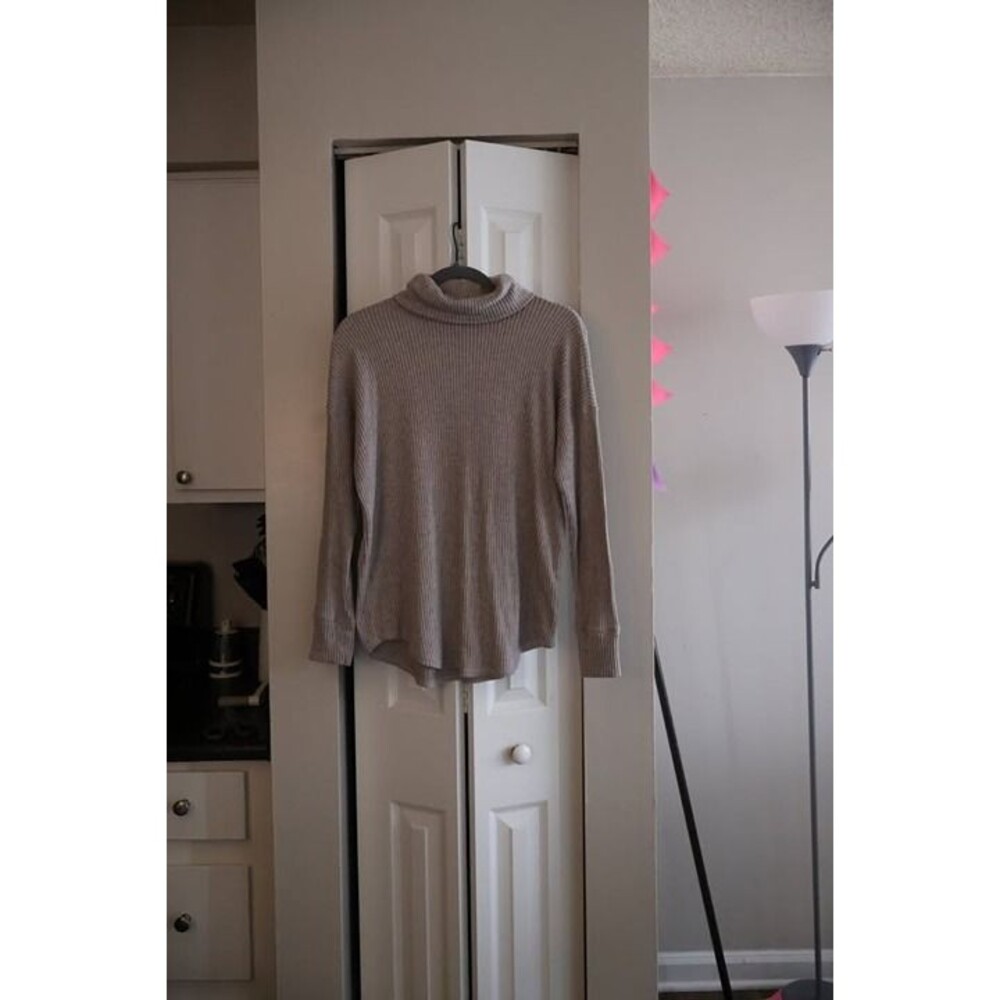 American Eagle Ribbed Turtleneck Sweater – Small (Taupe/Gray)